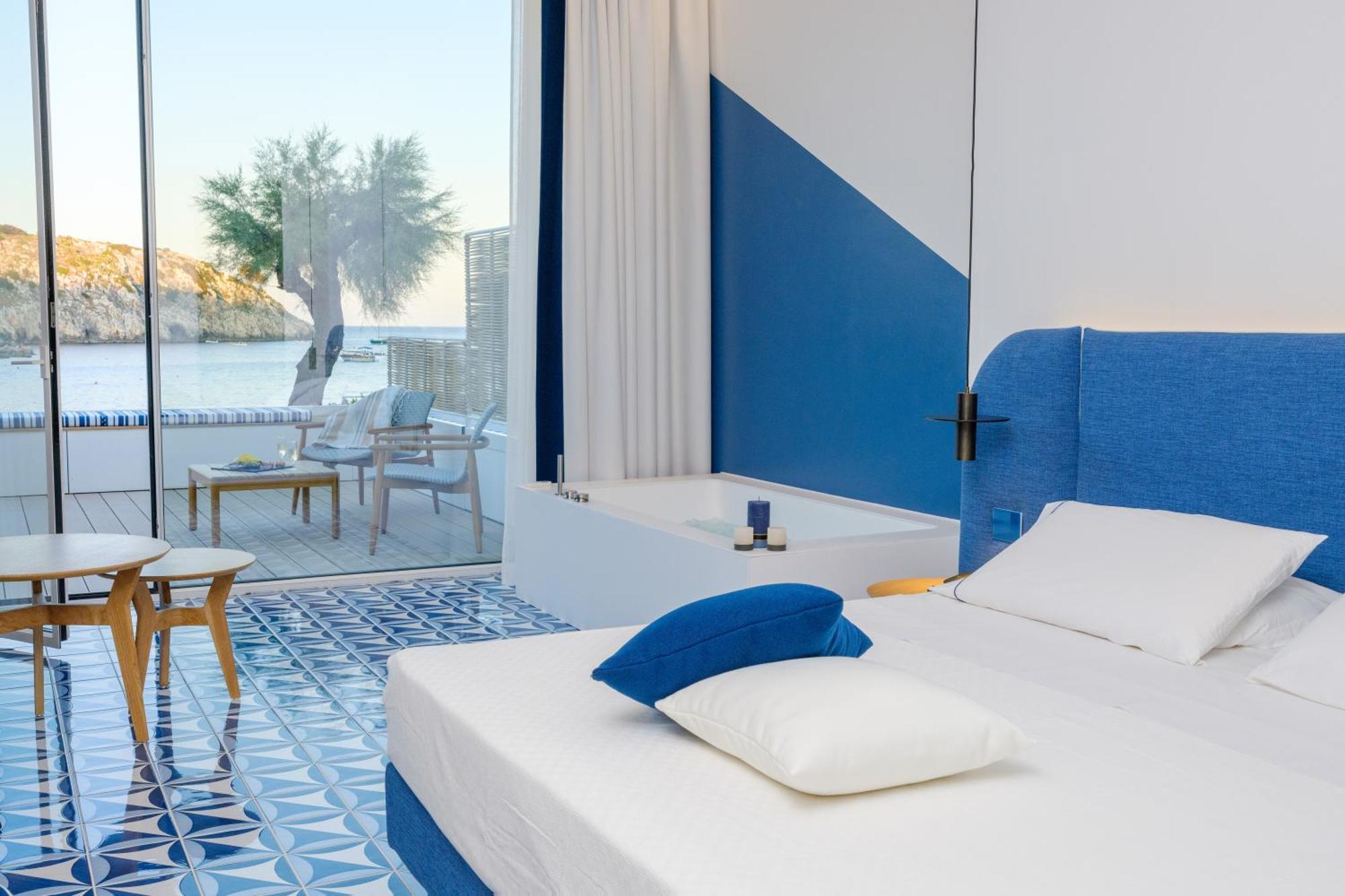 Hotel La Roccia Castro  Rum bild